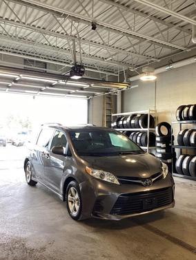 2018 Toyota Sienna LE