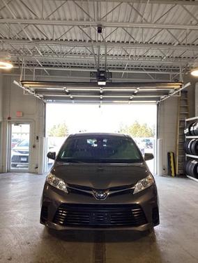 2018 Toyota Sienna LE