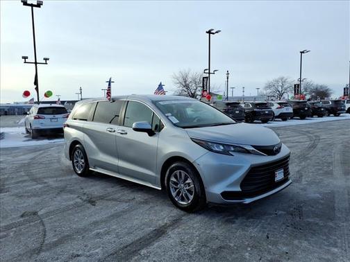 2024 Toyota Sienna LE
