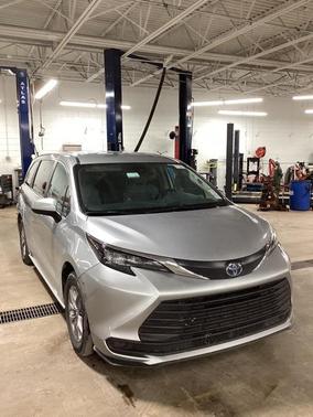 2024 Toyota Sienna LE