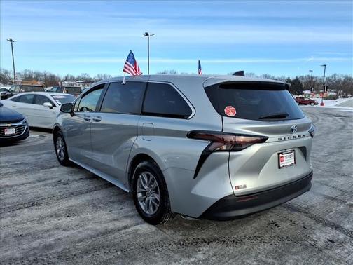 2024 Toyota Sienna LE