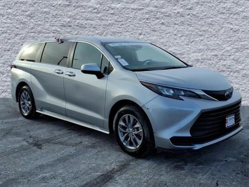 2024 Toyota Sienna LE
