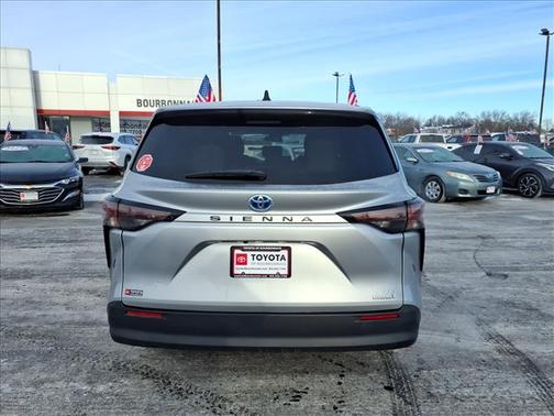 2024 Toyota Sienna LE