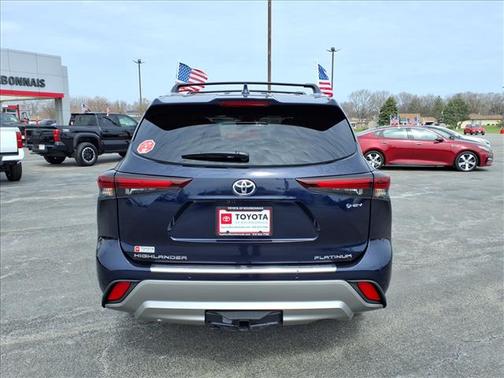 08x8 2026 Toyota Highlander Hybrid Platinum