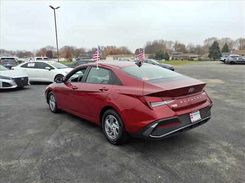 2024 Hyundai ELANTRA SE