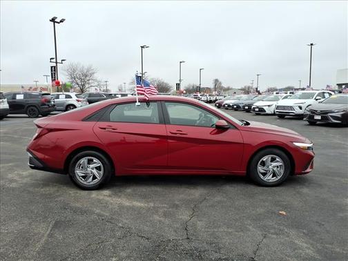 2024 Hyundai ELANTRA SE