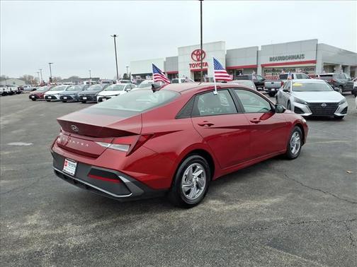 2024 Hyundai ELANTRA SE