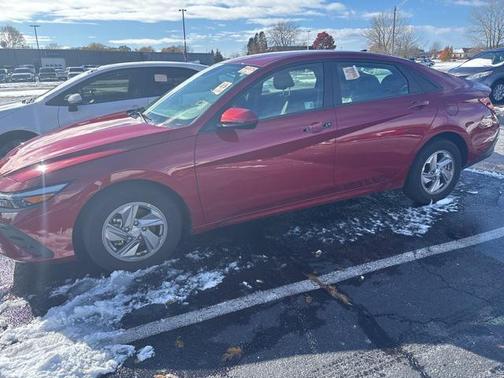 2024 Hyundai ELANTRA SE