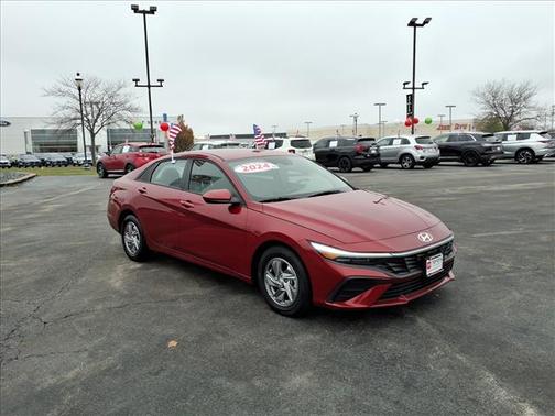 2024 Hyundai ELANTRA SE