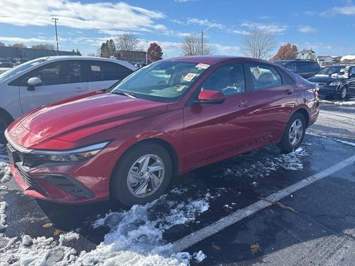 2024 Hyundai ELANTRA SE