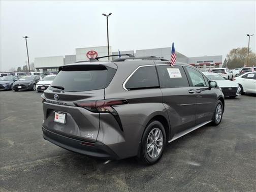 2023 Toyota Sienna XLE