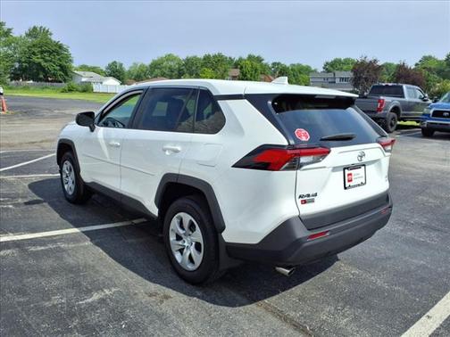 2022 Toyota RAV4 LE