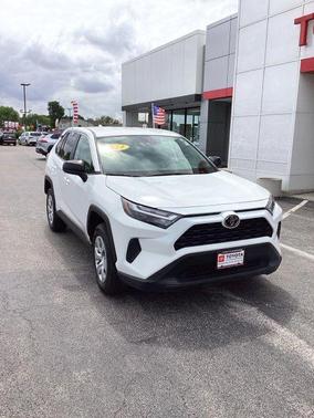 Ice 2024 Toyota RAV4 LE
