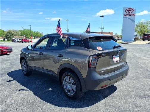 Canyon Bronze Metallic 2025 Nissan Kicks S
