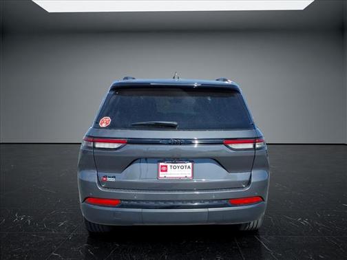 Baltic Gray Metallic Clearcoat 2024 Jeep Grand Cherokee Altitude