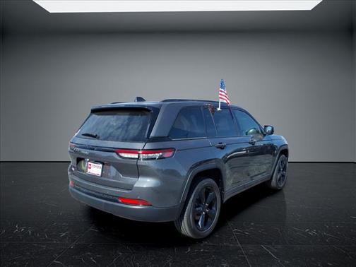 Baltic Gray Metallic Clearcoat 2024 Jeep Grand Cherokee Altitude