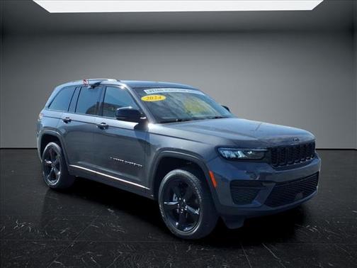 Baltic Gray Metallic Clearcoat 2024 Jeep Grand Cherokee Altitude