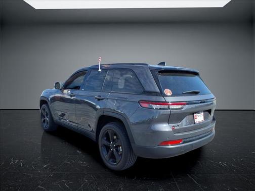 Baltic Gray Metallic Clearcoat 2024 Jeep Grand Cherokee Altitude