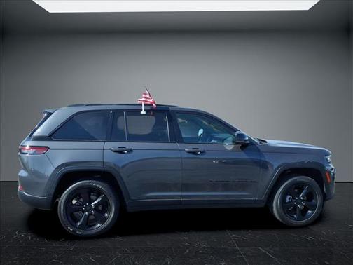 Baltic Gray Metallic Clearcoat 2024 Jeep Grand Cherokee Altitude