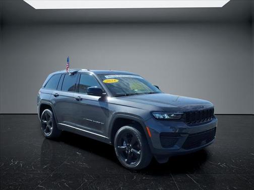 Baltic Gray Metallic Clearcoat 2024 Jeep Grand Cherokee Altitude