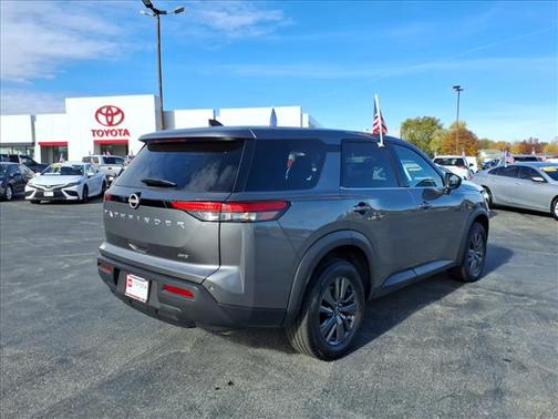 2023 Nissan Pathfinder S 4WD