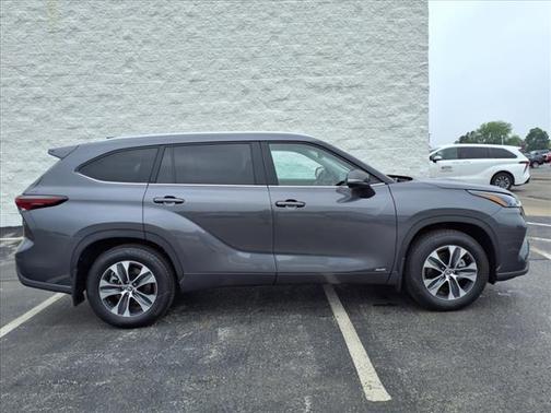 2025 Toyota Highlander Hybrid XLE