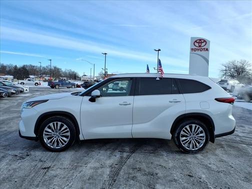 2023 Toyota Highlander Platinum