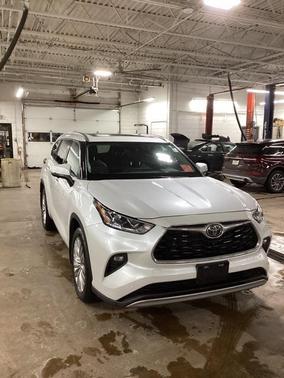 2023 Toyota Highlander Platinum