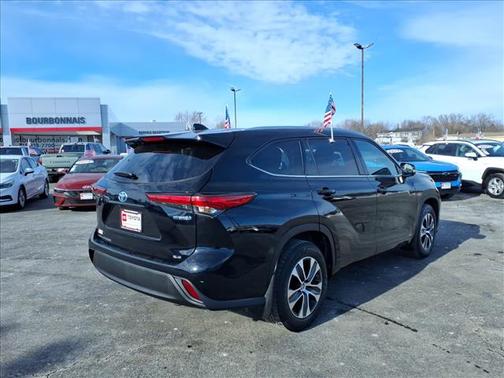 2022 Toyota Highlander Hybrid XLE