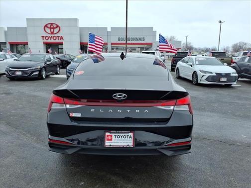 2022 Hyundai ELANTRA SEL