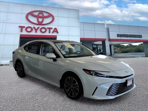 Wind Chill Pearl 2026 Toyota Camry XLE