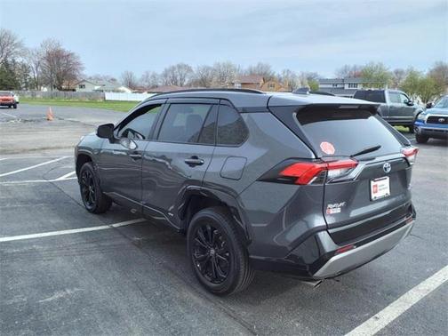 2022 Toyota RAV4 Hybrid SE