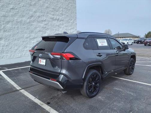 2022 Toyota RAV4 Hybrid SE