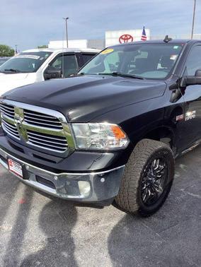 Brilliant Black Crystal Pearlcoat 2017 RAM 1500 Big Horn