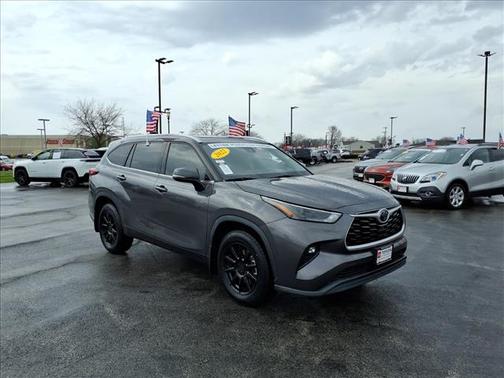 Magnetic Gray Metallic 2022 Toyota Highlander XLE