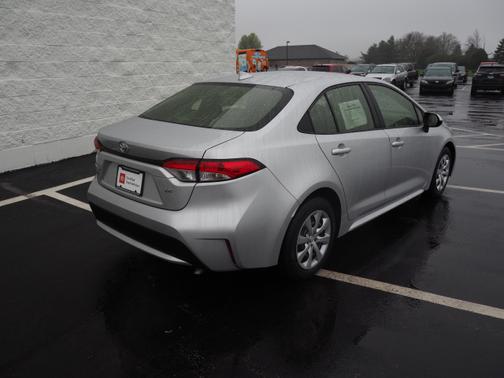 Photo 4 of 25 of 2020 Toyota Corolla LE