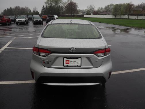 Photo 5 of 25 of 2020 Toyota Corolla LE