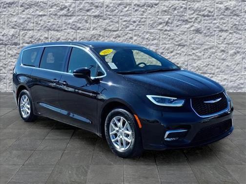 Diamond Black Crystal Pearlcoat 2025 Chrysler Pacifica L