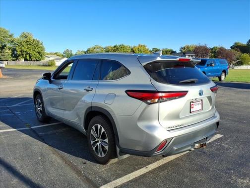 2022 Toyota Highlander Hybrid XLE