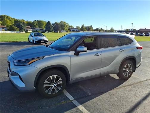 2022 Toyota Highlander Hybrid XLE