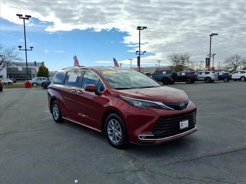 2024 Toyota Sienna XLE