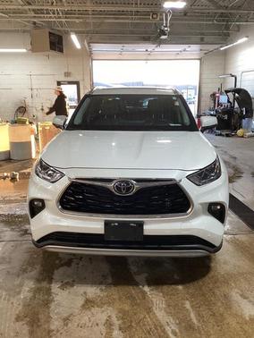 2023 Toyota Highlander Platinum