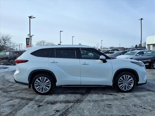 2023 Toyota Highlander Platinum