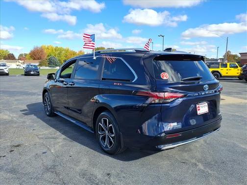 2025 Toyota Sienna Platinum