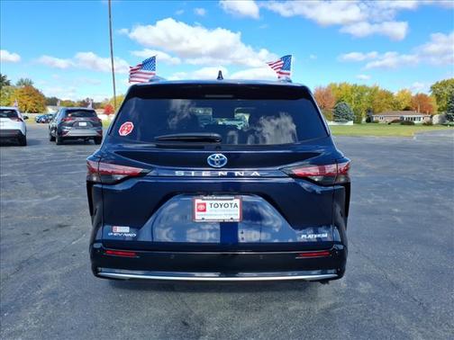 2025 Toyota Sienna Platinum