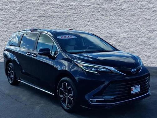 2025 Toyota Sienna Platinum