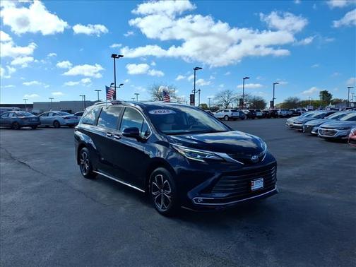 2025 Toyota Sienna Platinum