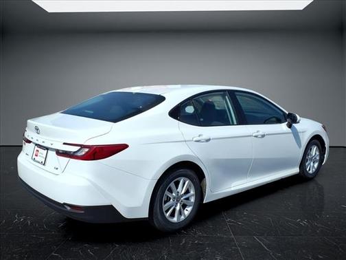Wind Chill Pearl/Midnight Black Metallic 2025 Toyota Camry LE