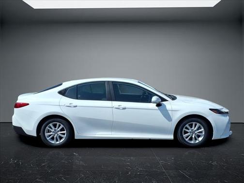Wind Chill Pearl/Midnight Black Metallic 2025 Toyota Camry LE