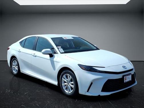 Wind Chill Pearl/Midnight Black Metallic 2025 Toyota Camry LE